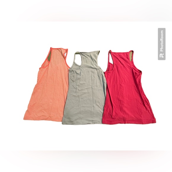 3- Women’s Old Navy Tank Tops in Size M - Picture 2 of 5